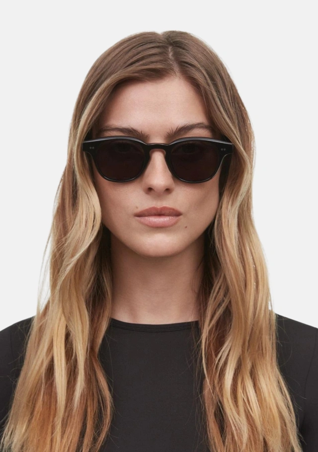 01 Black