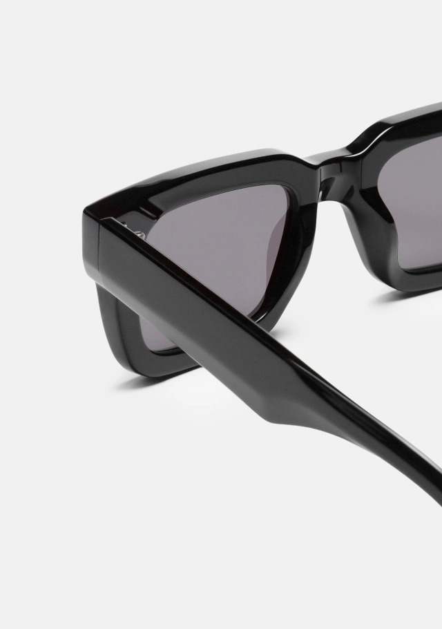 05.2 Black