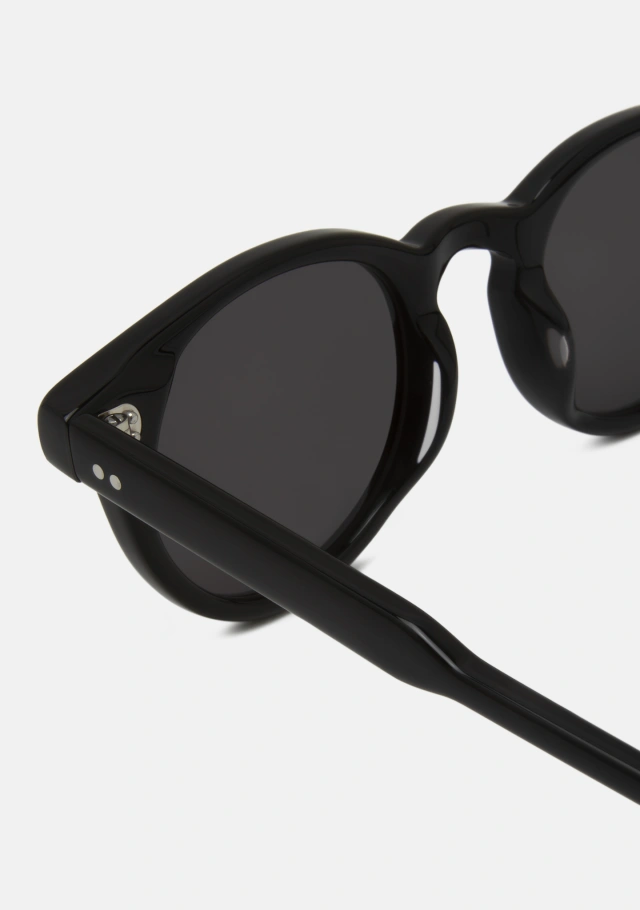 03.2 Black