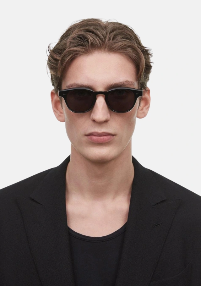 01 Black