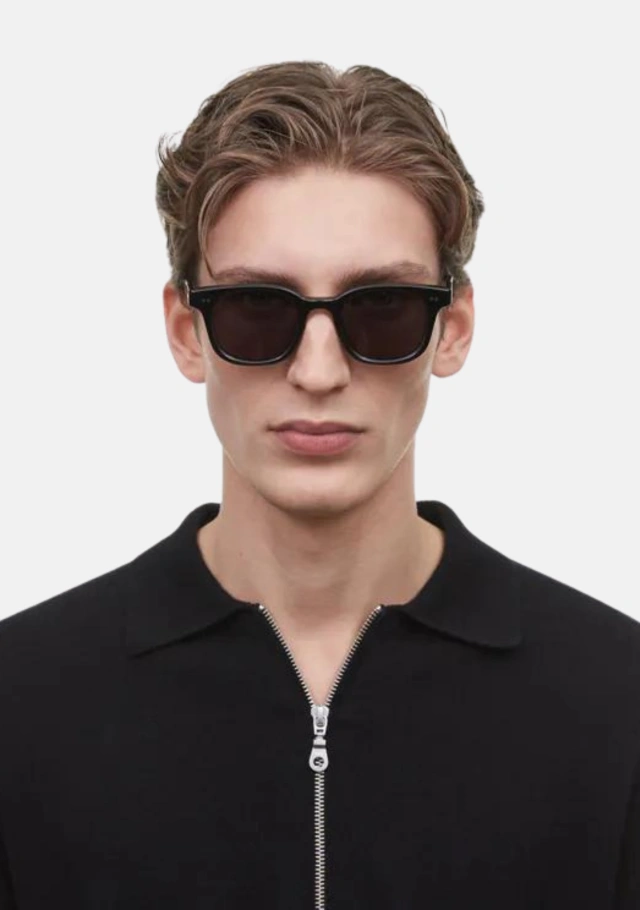 02.2 Black