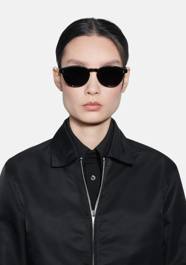 03.2 Black