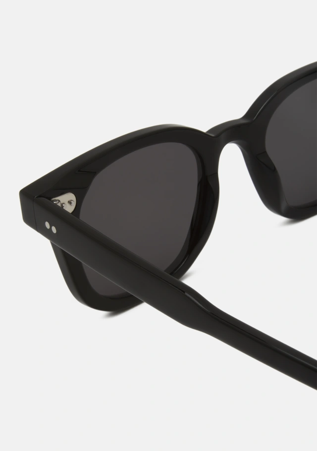 02.2 Black