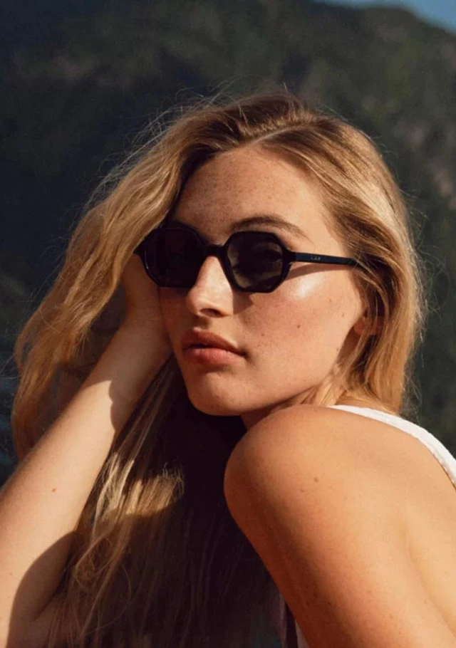 Zanzibar Black / Blue Gradient Photochromic