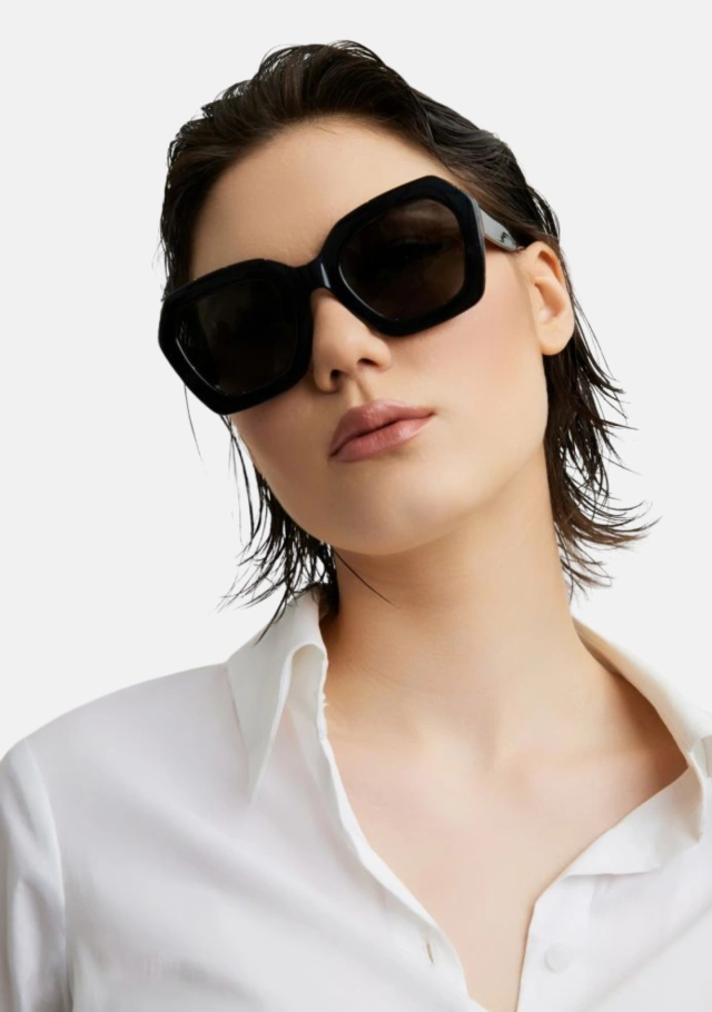 Gwen Black Tortoise