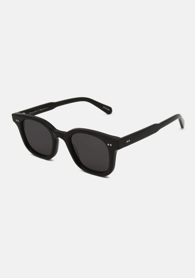 02.2 Black